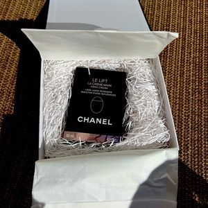 CHANEL LE LIFT LA CRÈME MAIN NWT AND BOX (perfect for gift)